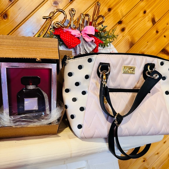 LIVE π₯ Show Notification π - Picture 3 of 11